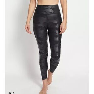 SAGE COLLECTIVE everyday 7/8 camo gloss leggings and sport bra